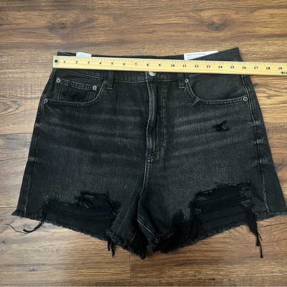 NWT American Eagle Highest Rise 90s Boyfriend Denim Short Black Distressed 12 - Picture 2 of 9